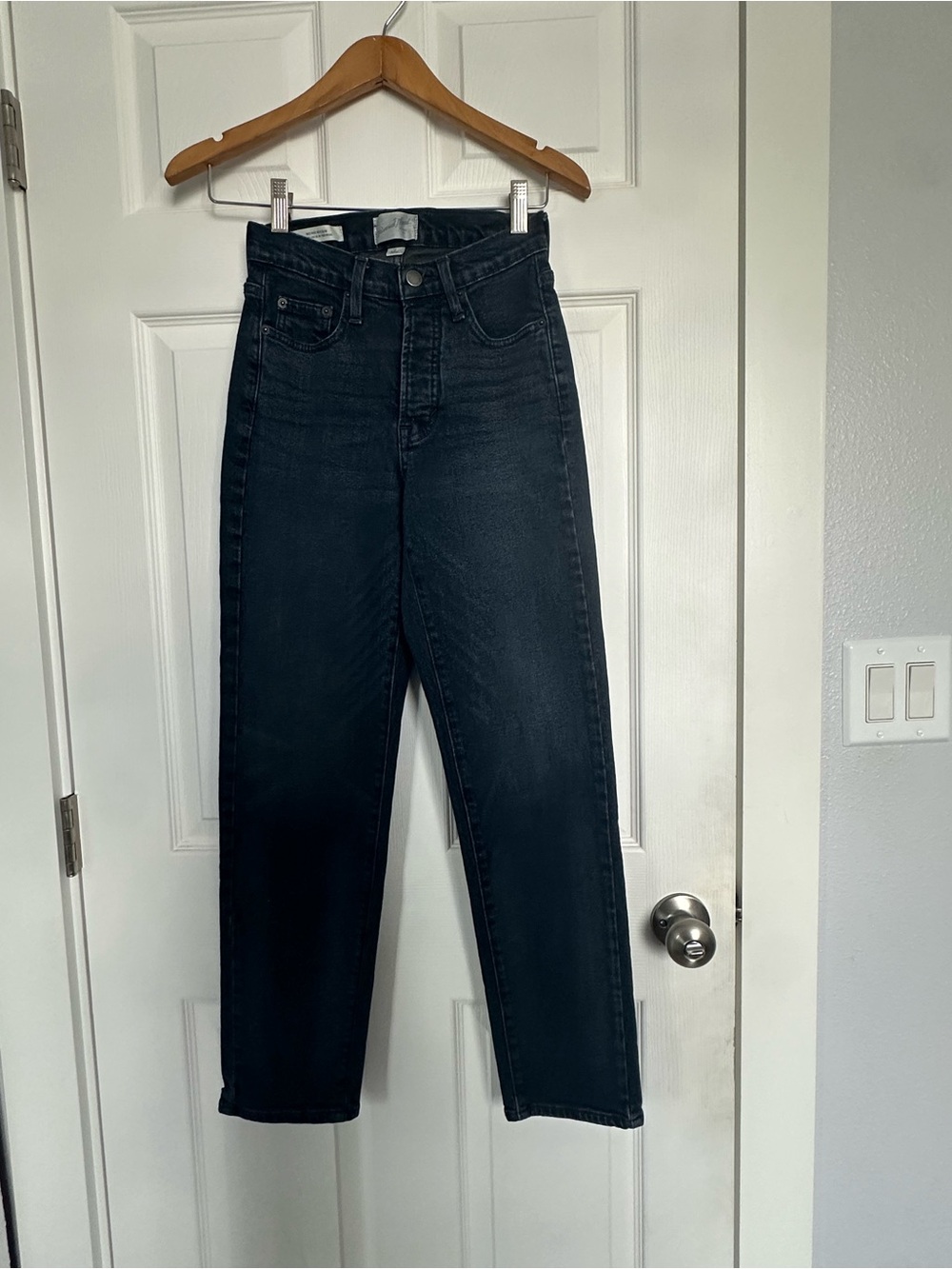 Universal Thread High-Rise Black Straight Jeans